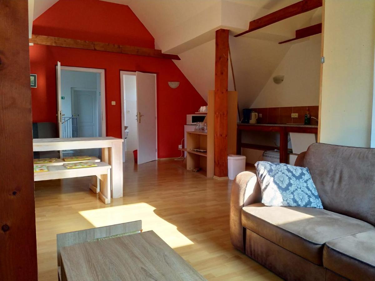 Camping & Guest House Pliskovice Mirovice Eksteriør billede