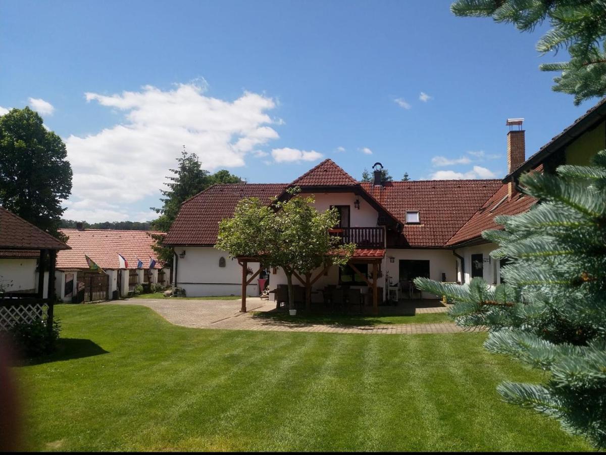 Camping & Guest House Pliskovice Mirovice Eksteriør billede